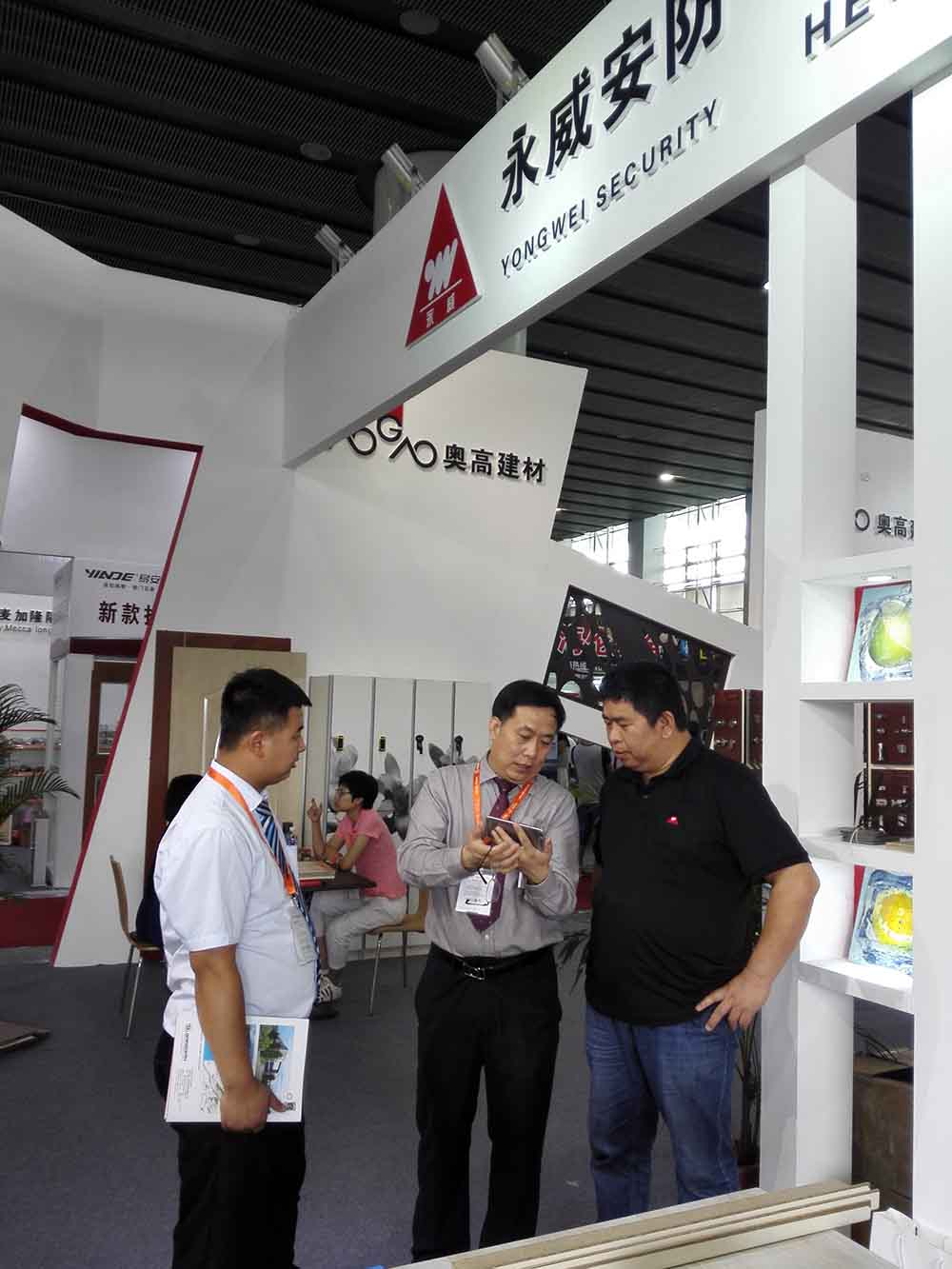 公司富名峰副總經(jīng)理率隊(duì)參加 第十八屆中國建博會(huì)